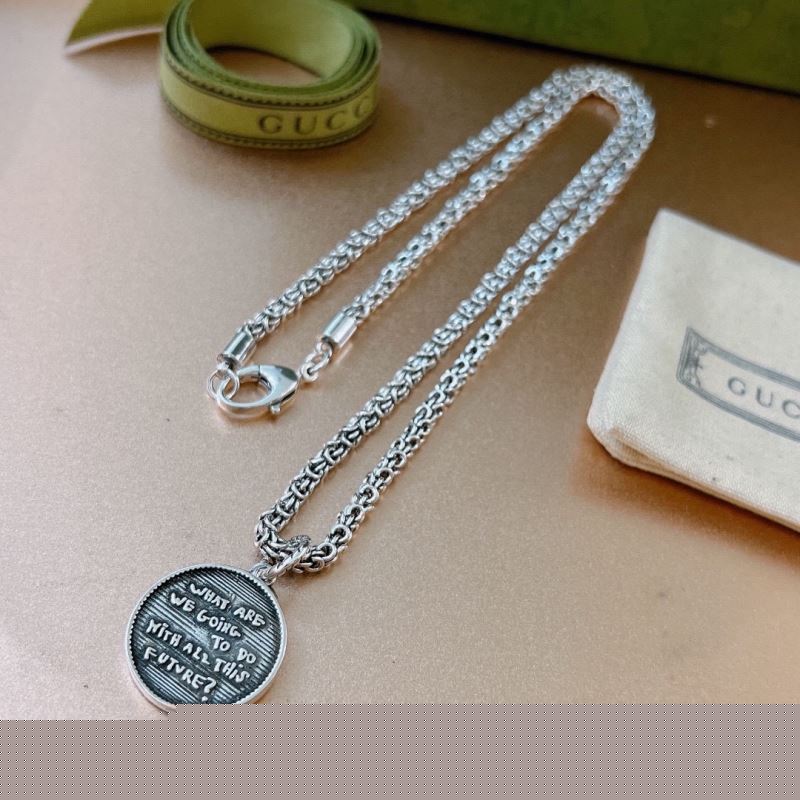 G*u*i necklaces